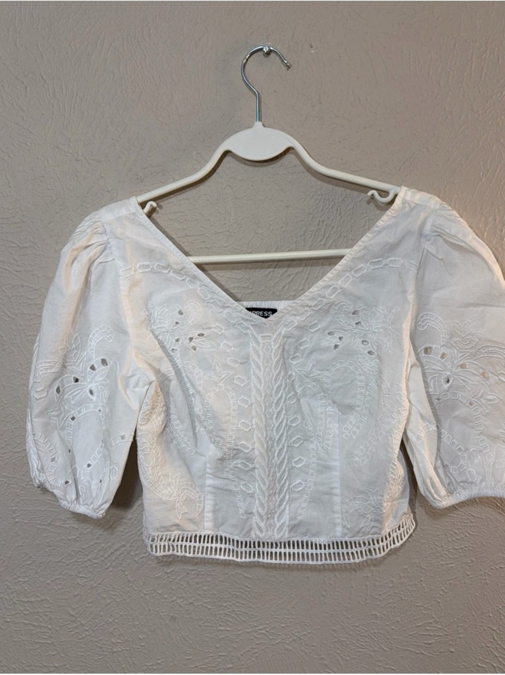 Express White Embroidered V-Neck Puff Sleeve Crop Top